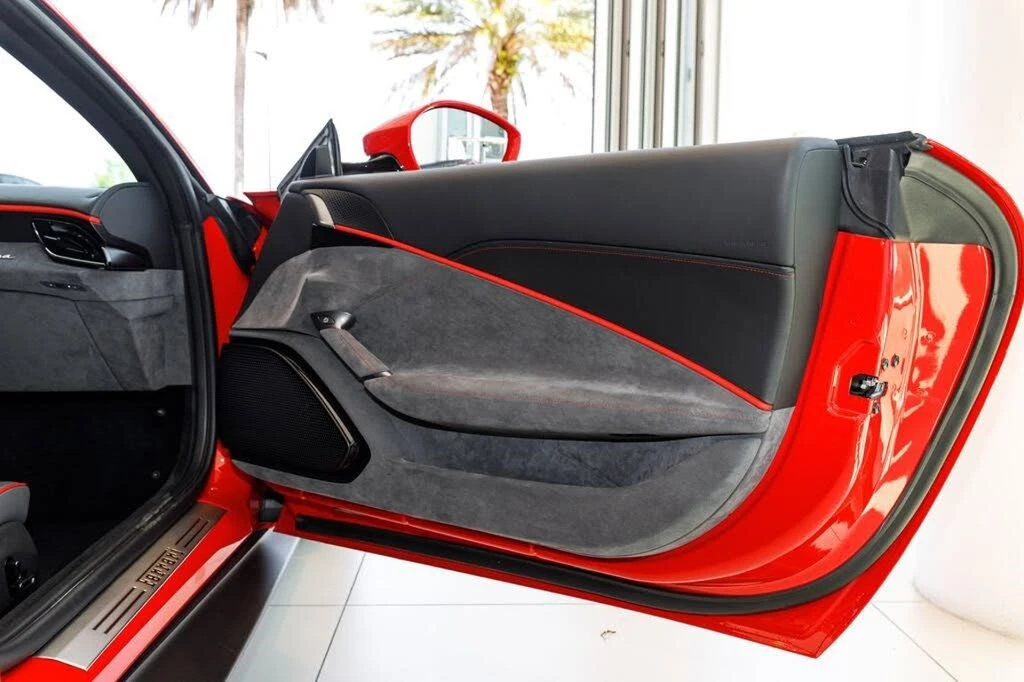 2022 Ferrari Roma - Image 15 of 31