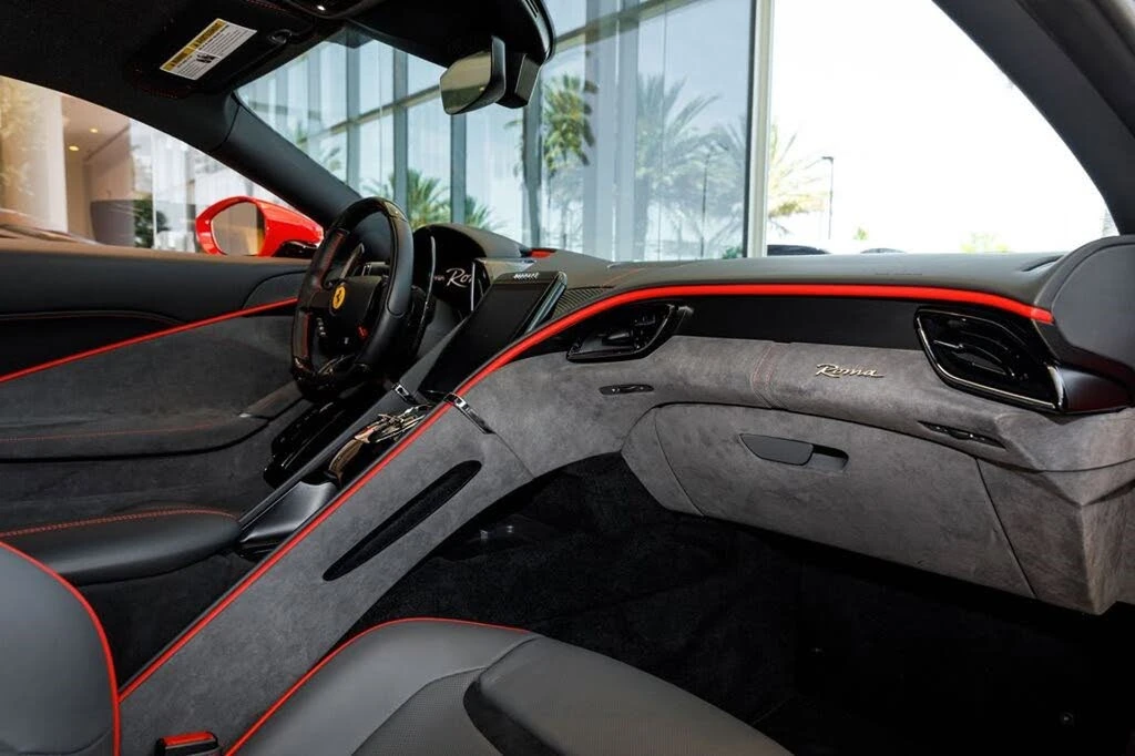 2022 Ferrari Roma - Image 16 of 31