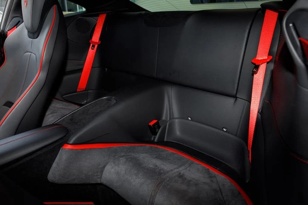 2022 Ferrari Roma - Image 24 of 31