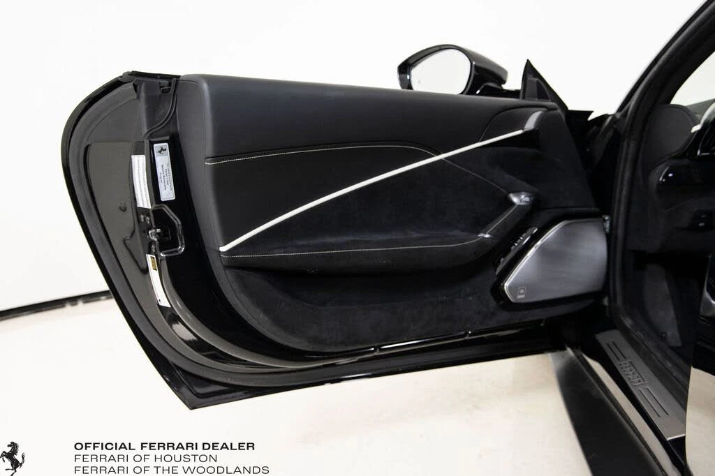 2022 Ferrari Roma - Image 23 of 31