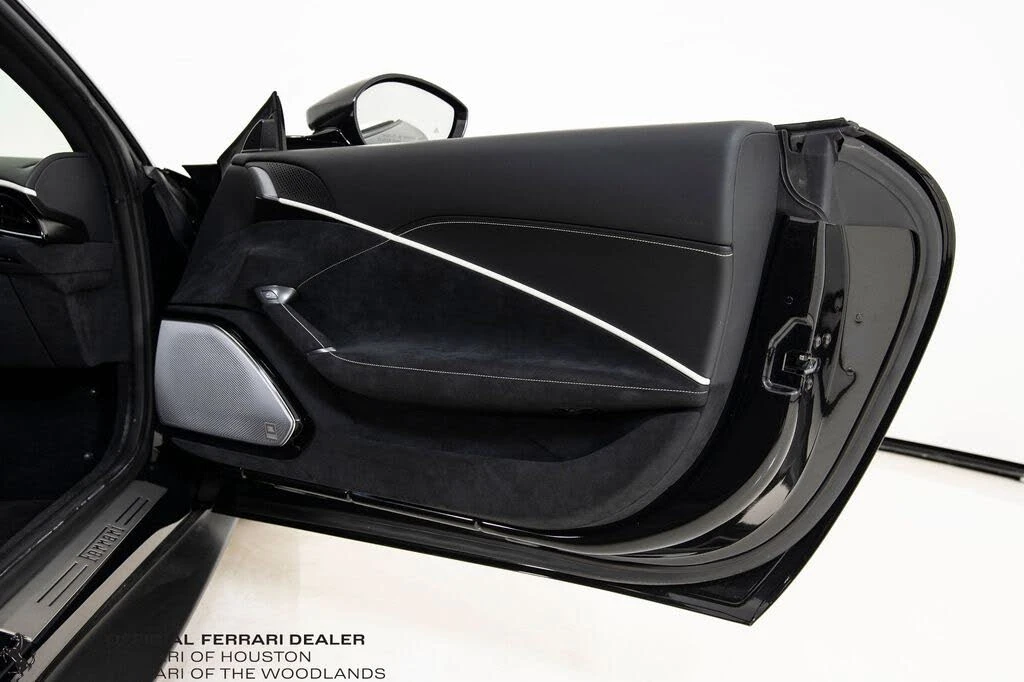 2022 Ferrari Roma - Image 24 of 31