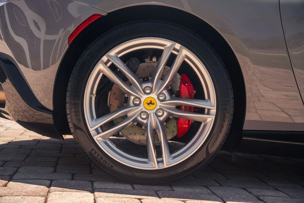 2022 Ferrari Roma - Image 15 of 31