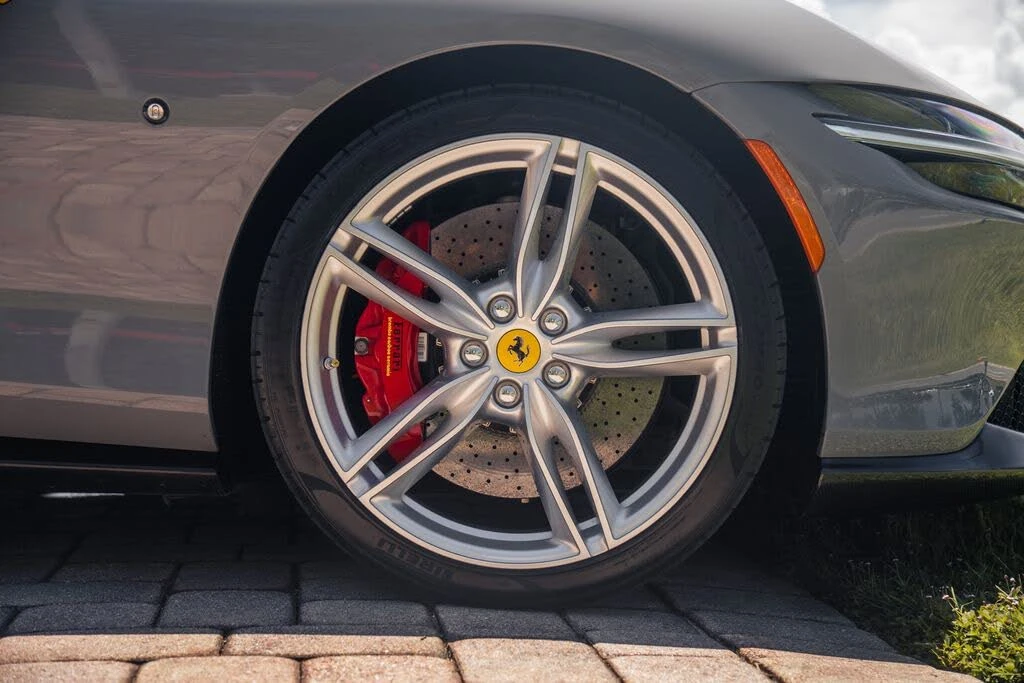 2022 Ferrari Roma - Image 16 of 31