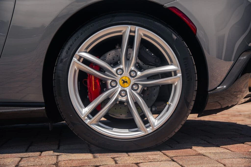 2022 Ferrari Roma - Image 18 of 31