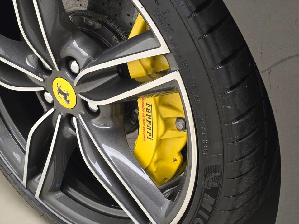 2022 Ferrari Roma - Image 14 of 31