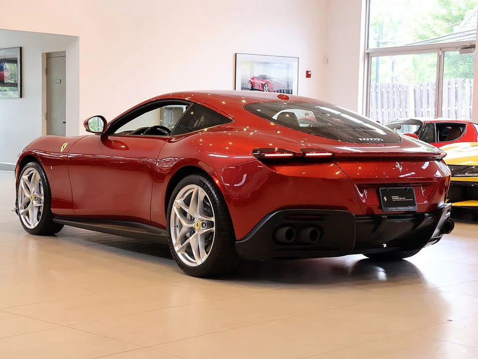2022 Ferrari Roma - Image 2 of 31