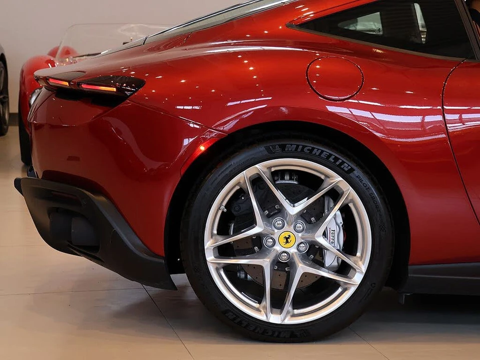 2022 Ferrari Roma - Image 24 of 31