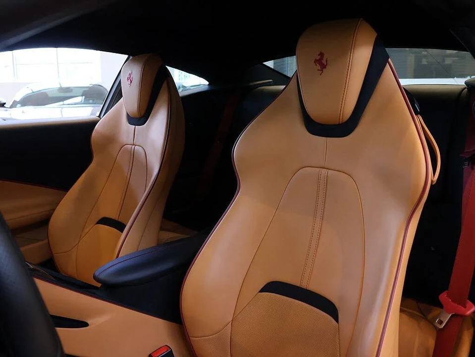 2022 Ferrari Roma - Image 26 of 31