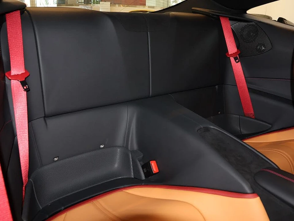 2022 Ferrari Roma - Image 21 of 31