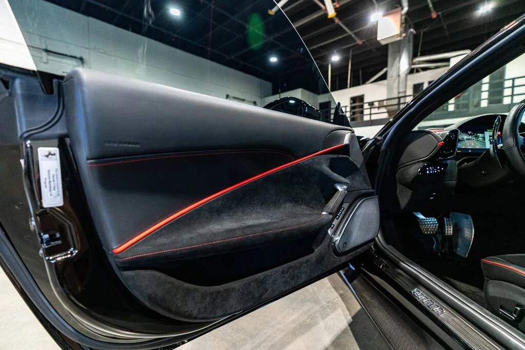2022 Ferrari Roma - Image 24 of 31