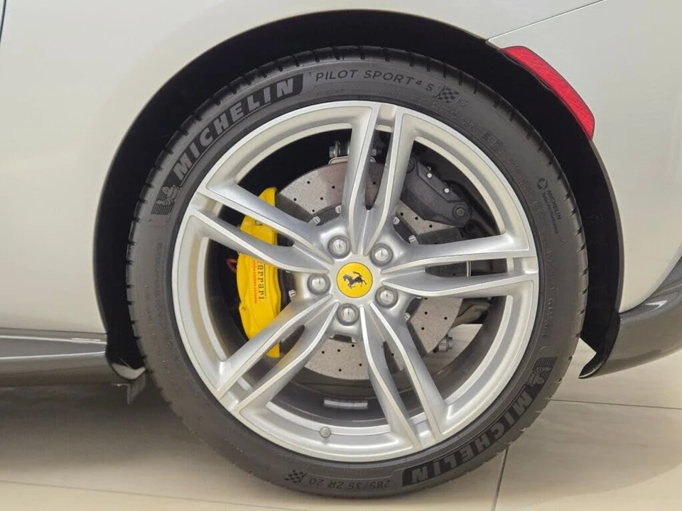 2022 Ferrari Roma - Image 15 of 31
