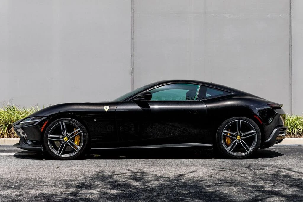 2022 Ferrari Roma - Image 2 of 31