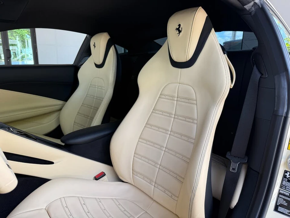 2022 Ferrari Roma - Image 24 of 31