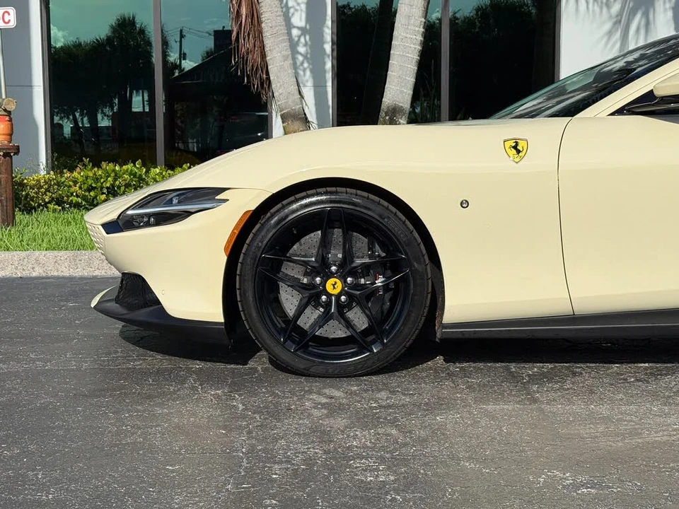 2022 Ferrari Roma - Image 15 of 31
