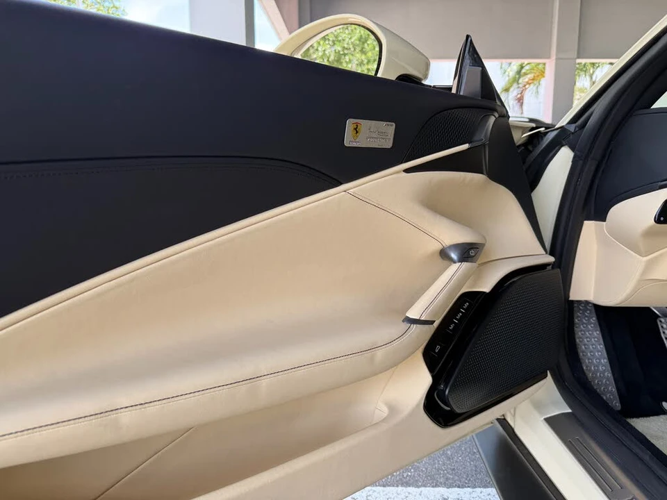2022 Ferrari Roma - Image 25 of 31