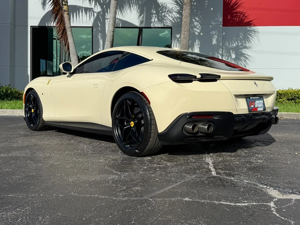 2022 Ferrari Roma - Image 16 of 31