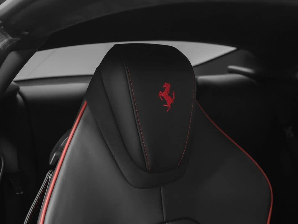 2022 Ferrari Roma - Image 28 of 31