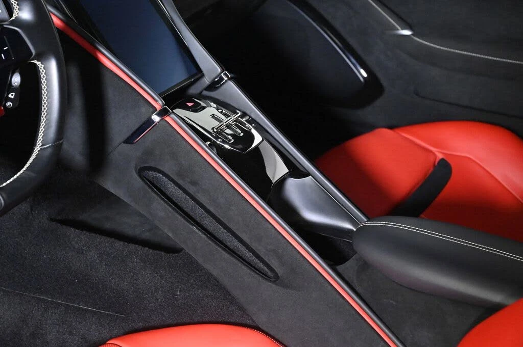2022 Ferrari Roma - Image 16 of 26