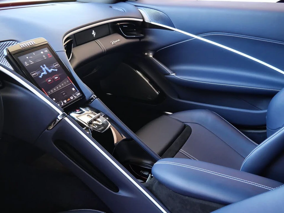 2022 Ferrari Roma - Image 12 of 27