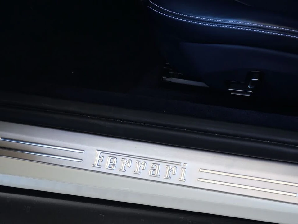 2022 Ferrari Roma - Image 14 of 27