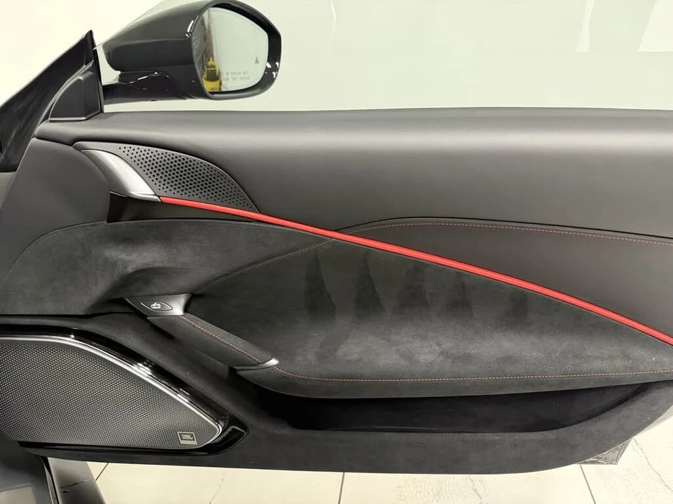 2022 Ferrari Roma - Image 11 of 31