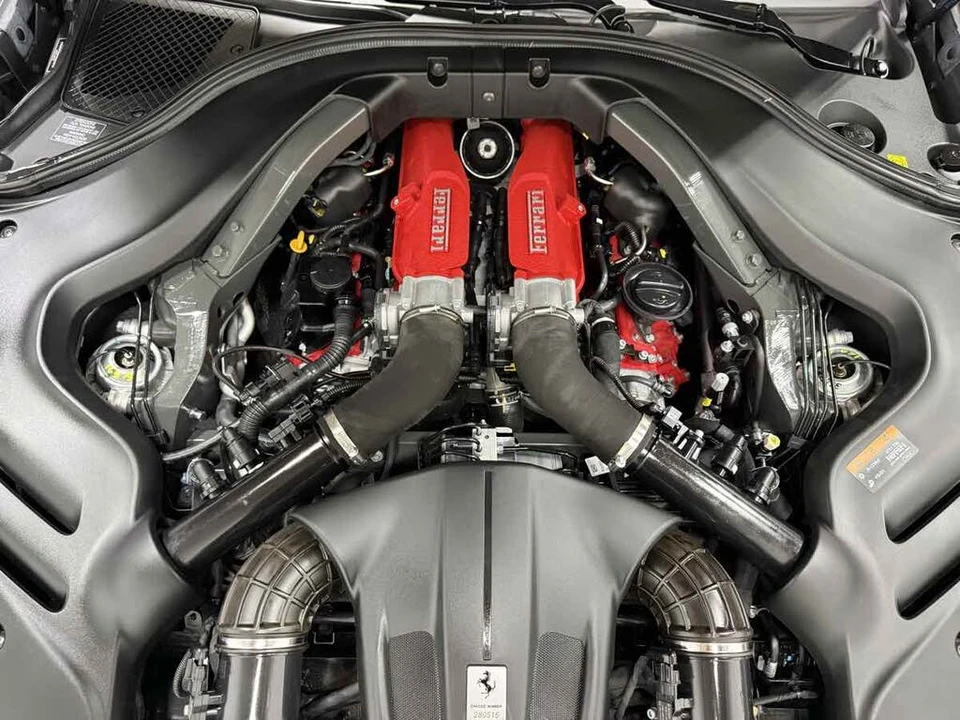 2022 Ferrari Roma - Image 28 of 31