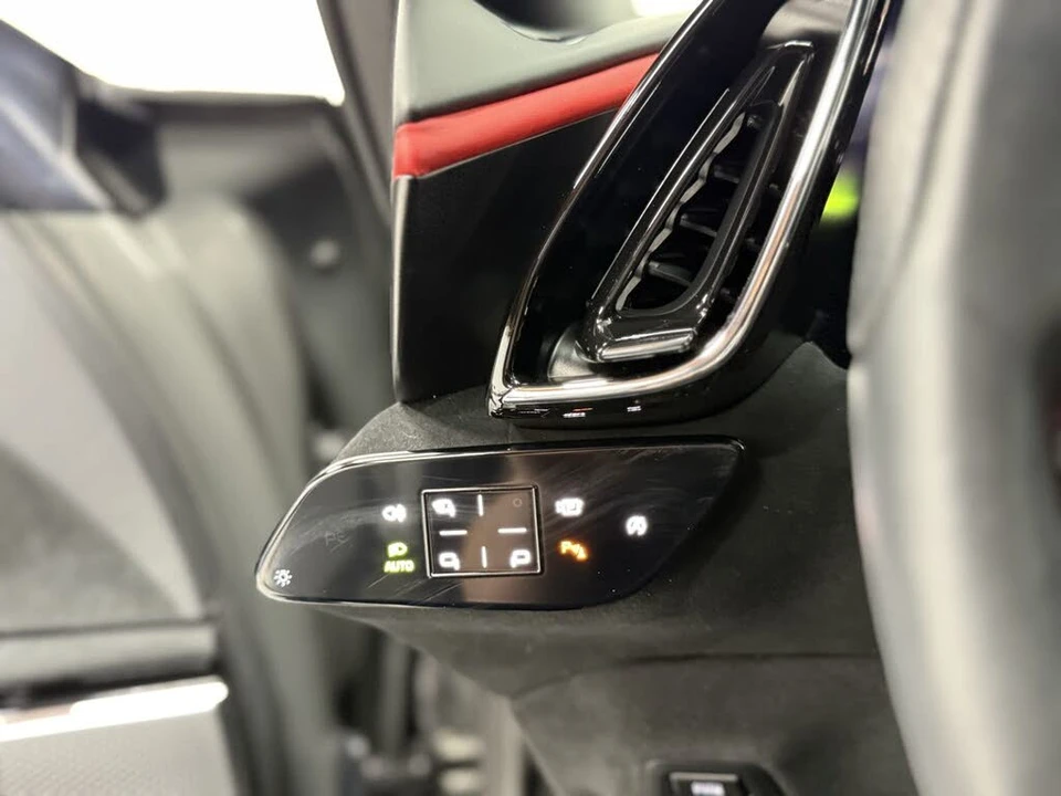 2022 Ferrari Roma - Image 17 of 31