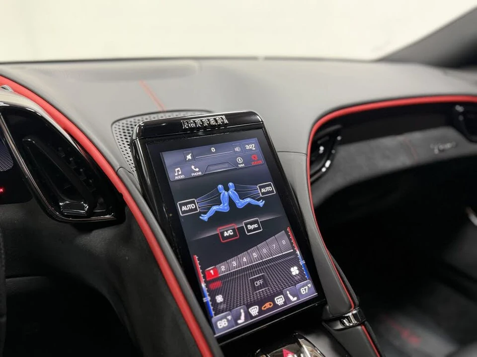 2022 Ferrari Roma - Image 19 of 31