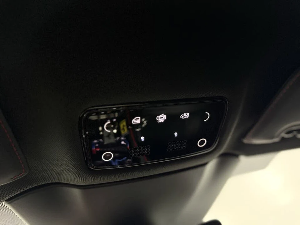 2022 Ferrari Roma - Image 24 of 31