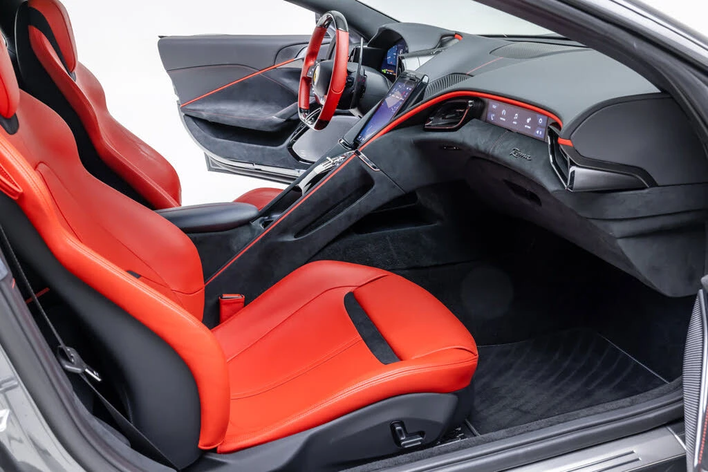 2022 Ferrari Roma - Image 28 of 31