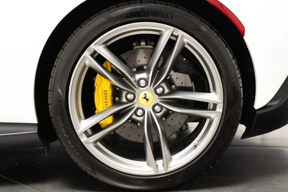 2022 Ferrari Roma - Image 10 of 19