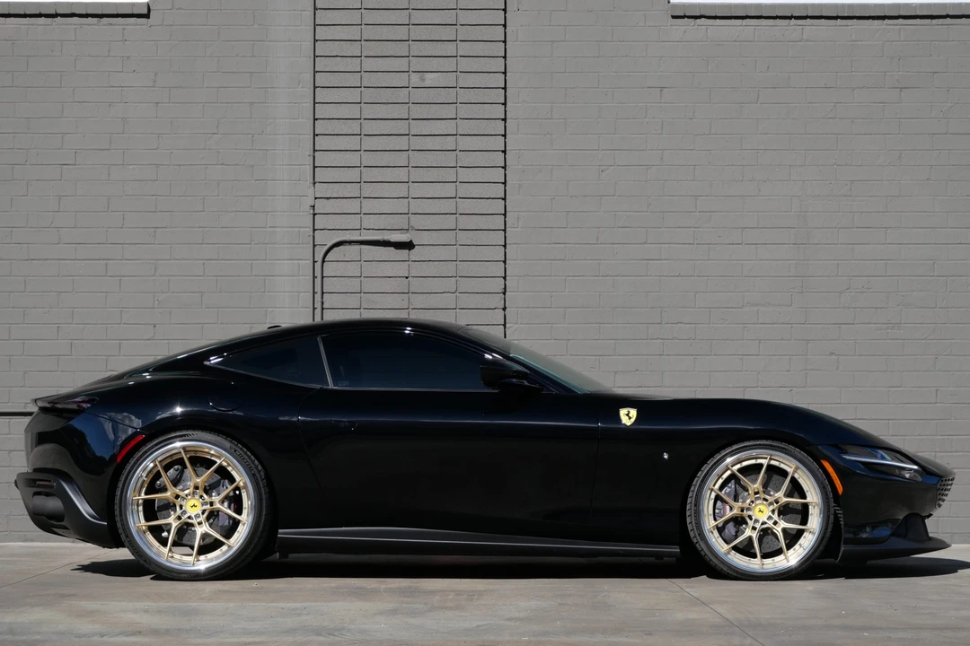 2022 Ferrari Roma - Image 14 of 31