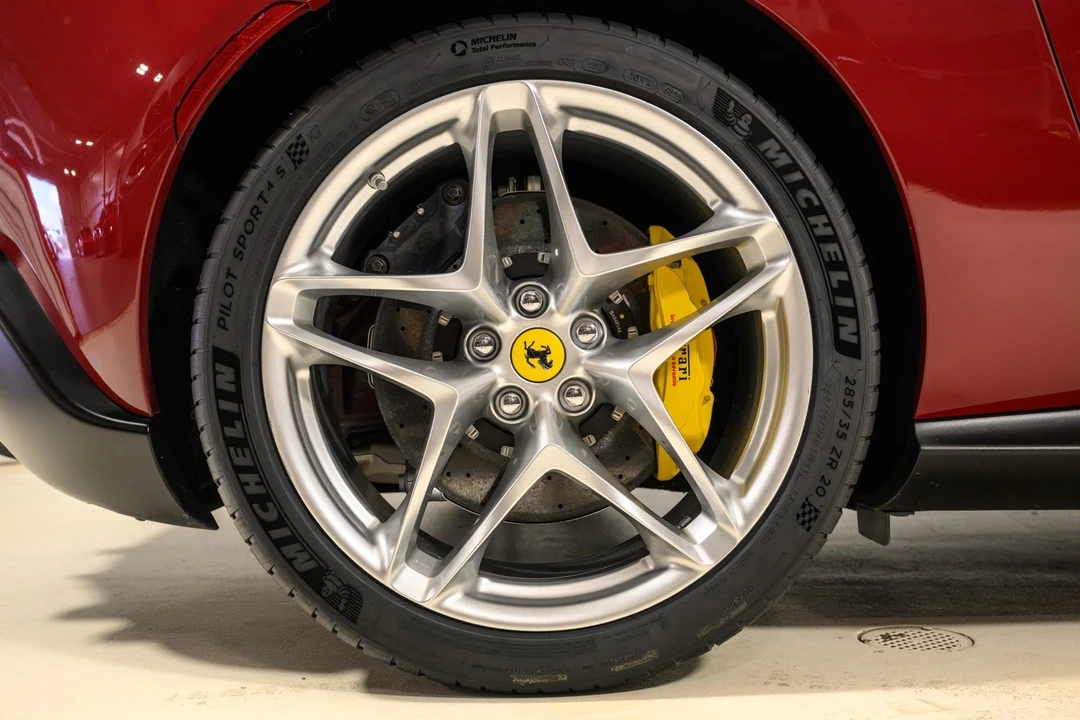 2022 Ferrari Roma - Image 13 of 31