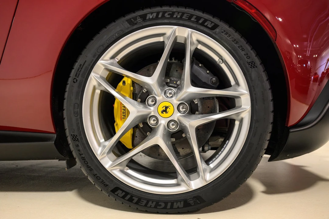 2022 Ferrari Roma - Image 14 of 31