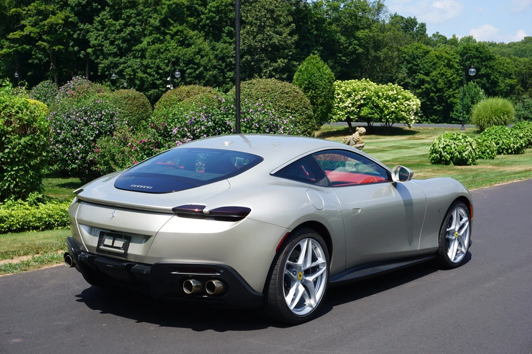 2022 Ferrari Roma - Image 13 of 31