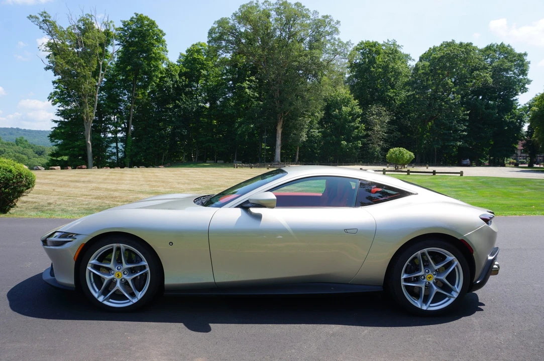 2022 Ferrari Roma - Image 17 of 31
