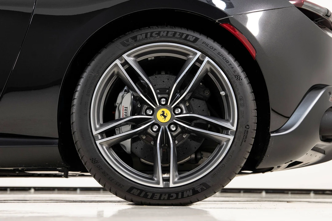 2022 Ferrari Roma - Image 20 of 31