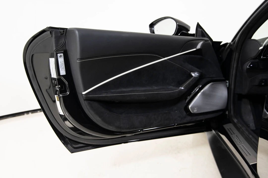 2022 Ferrari Roma - Image 23 of 31