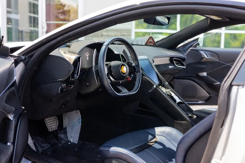 2022 Ferrari Roma - Image 28 of 31