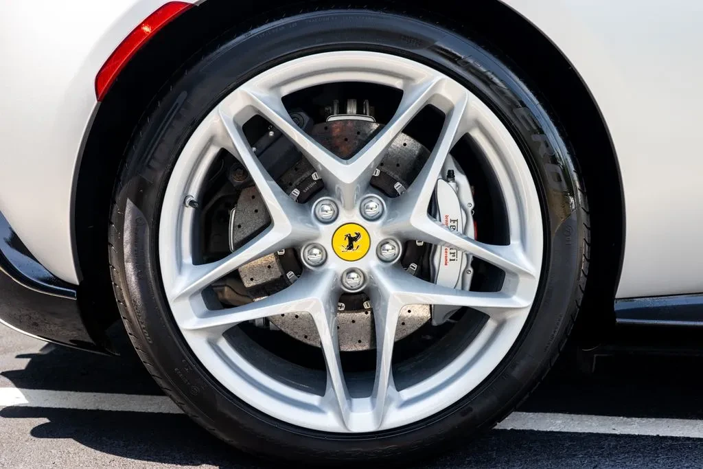 2022 Ferrari Roma - Image 18 of 31