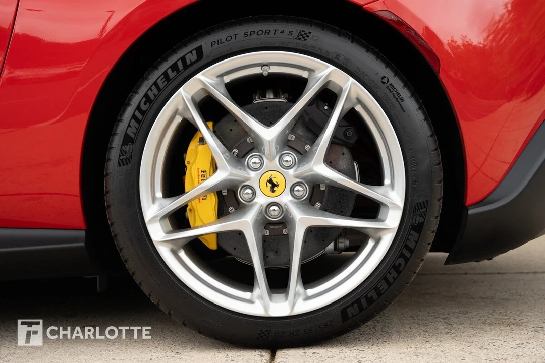 2022 Ferrari Roma - Image 12 of 31