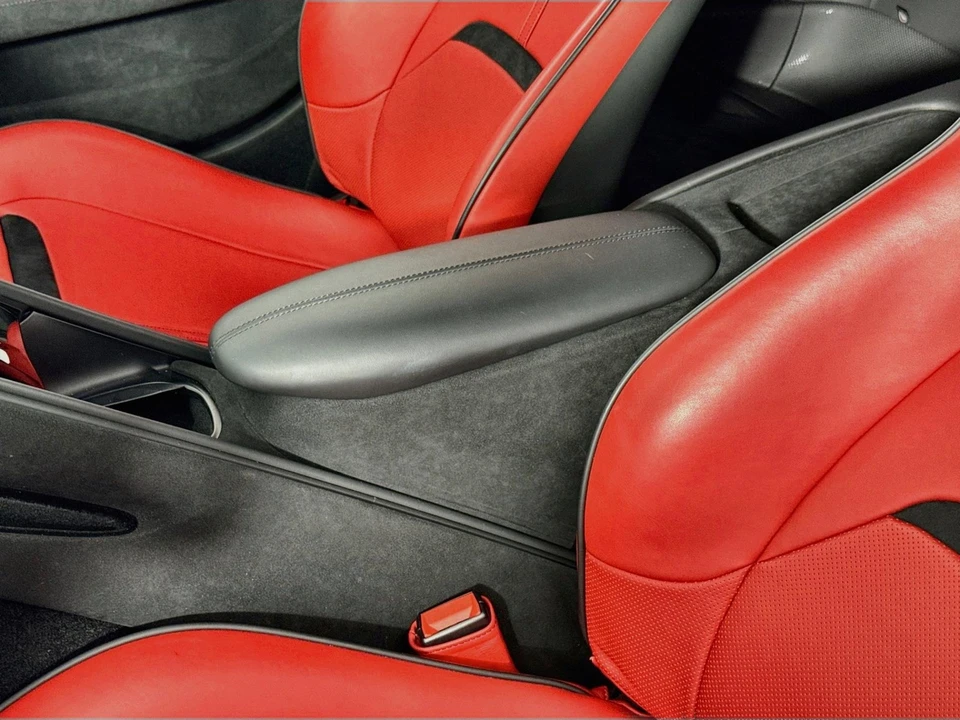 2022 Ferrari Roma - Image 26 of 31