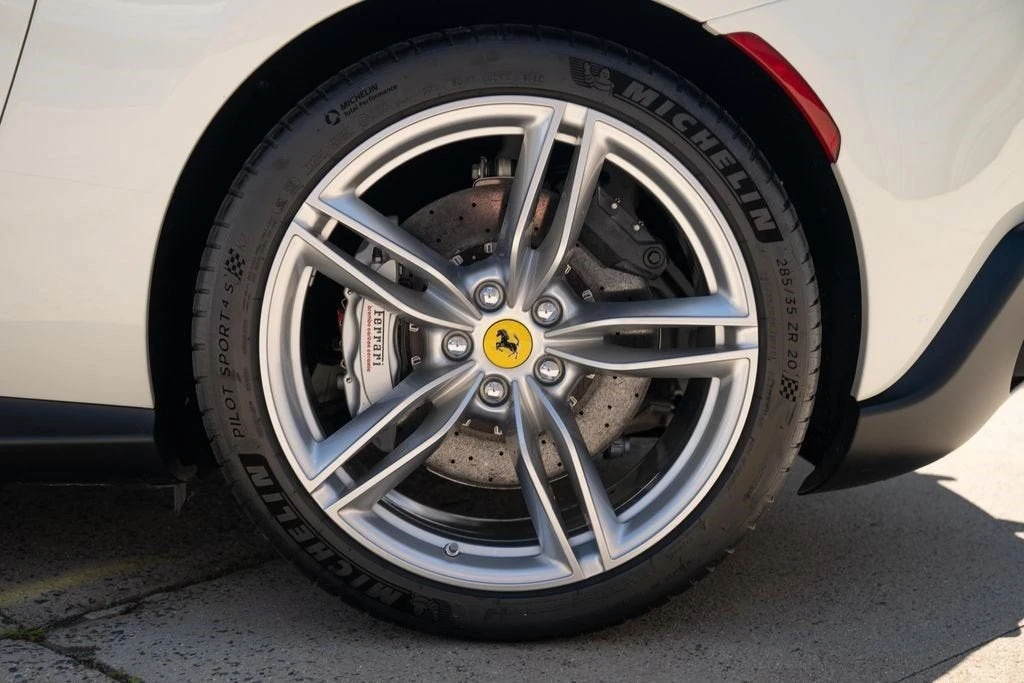 2022 Ferrari Roma - Image 19 of 31