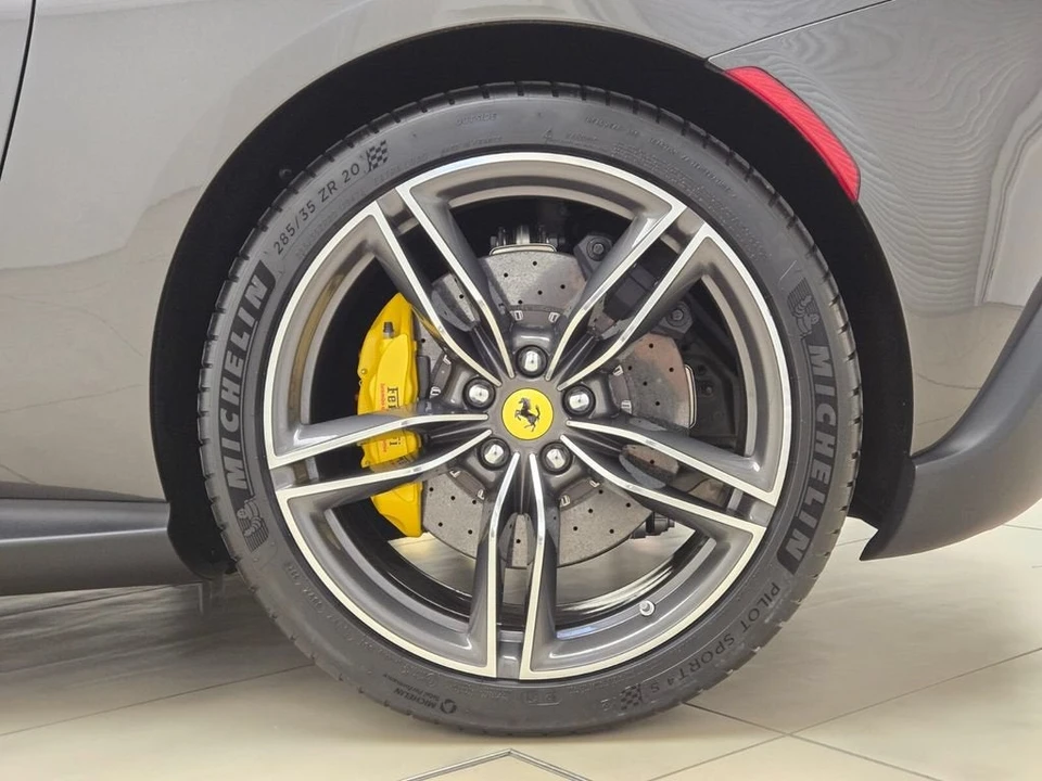 2022 Ferrari Roma - Image 15 of 31