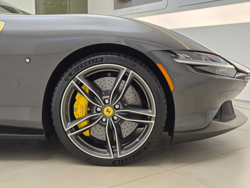 2022 Ferrari Roma - Image 8 of 31