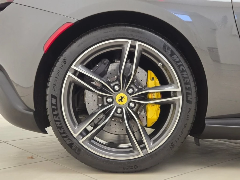2022 Ferrari Roma - Image 7 of 31
