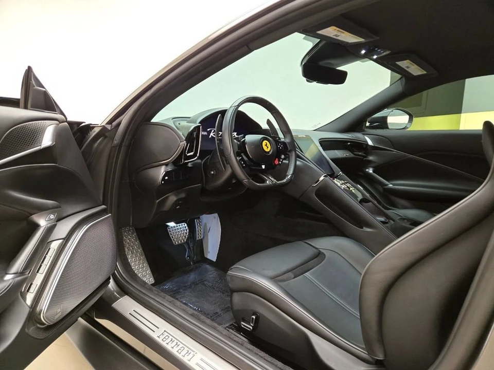 2022 Ferrari Roma - Image 16 of 31