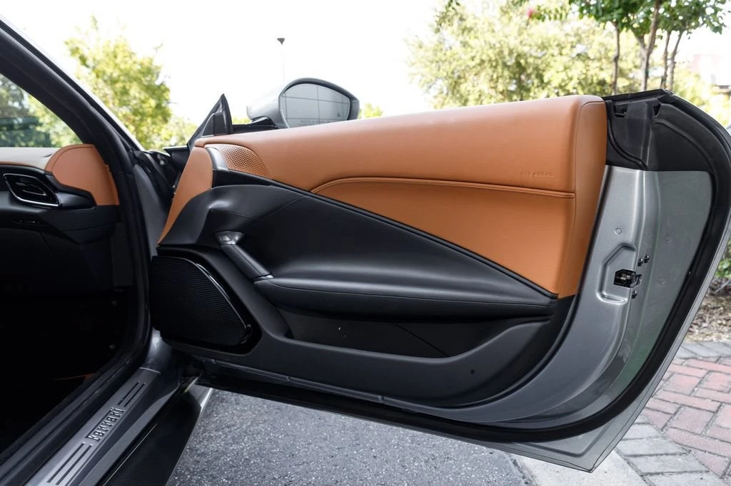 2022 Ferrari Roma - Image 16 of 31
