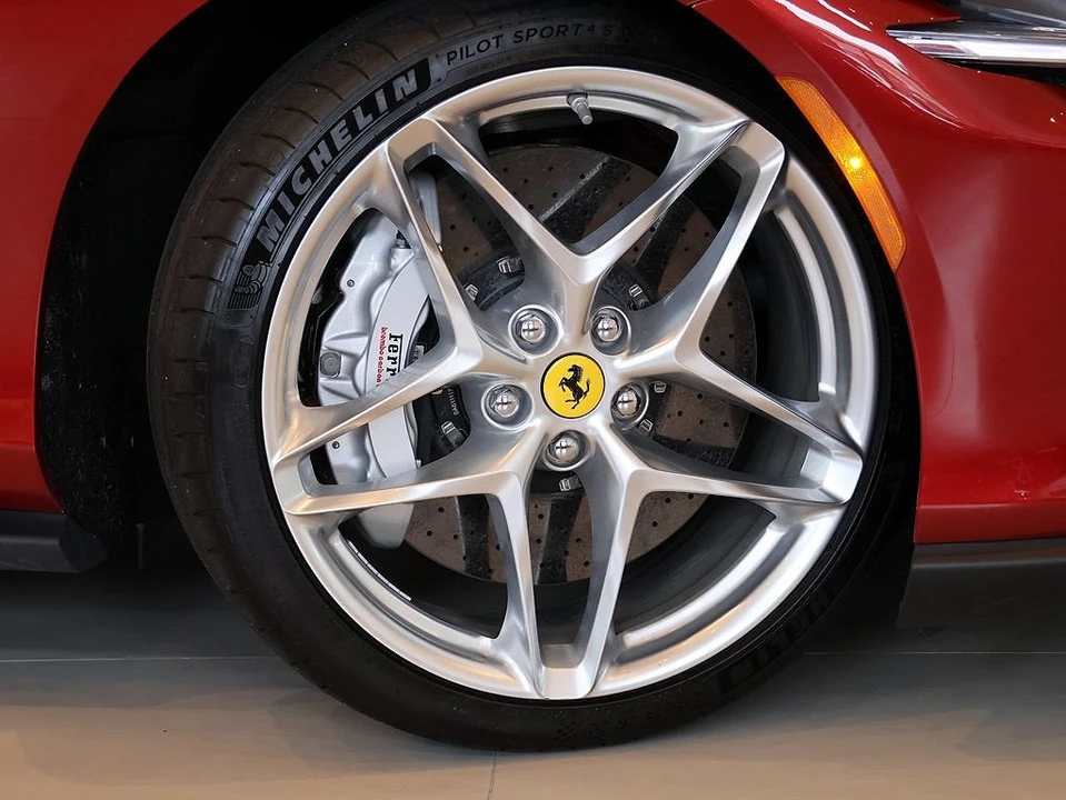 2022 Ferrari Roma - Image 9 of 31