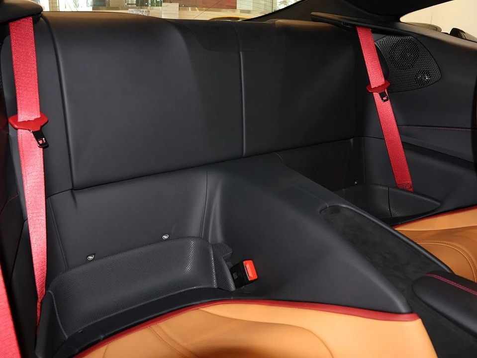2022 Ferrari Roma - Image 21 of 31
